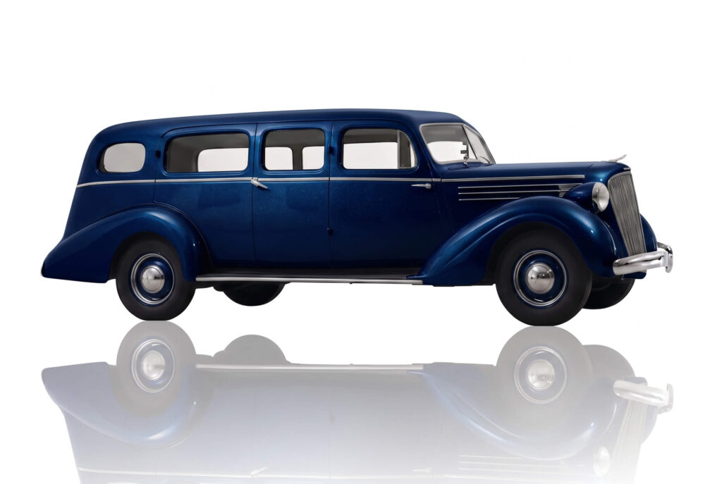 Limosina vintage color azul
